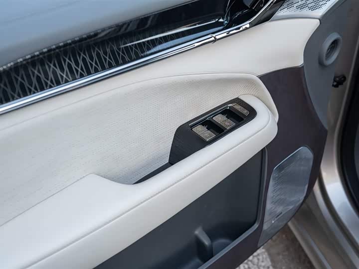 Фото 30 - Zeekr 009