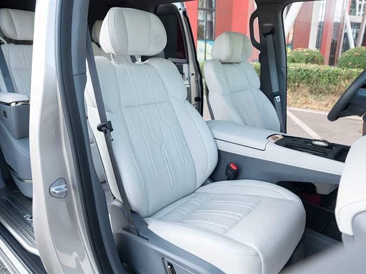 Фото 37 - Zeekr 009