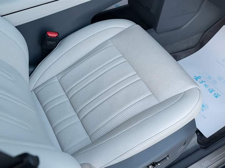 Фото 38 - Zeekr 009