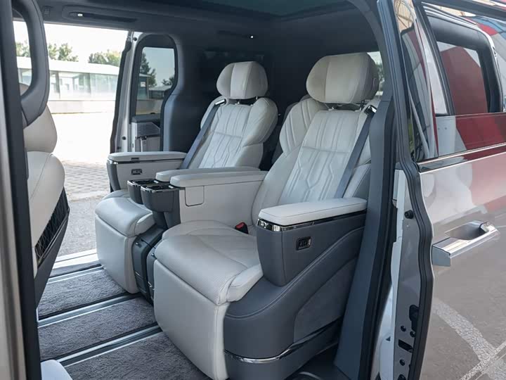 Фото 40 - Zeekr 009