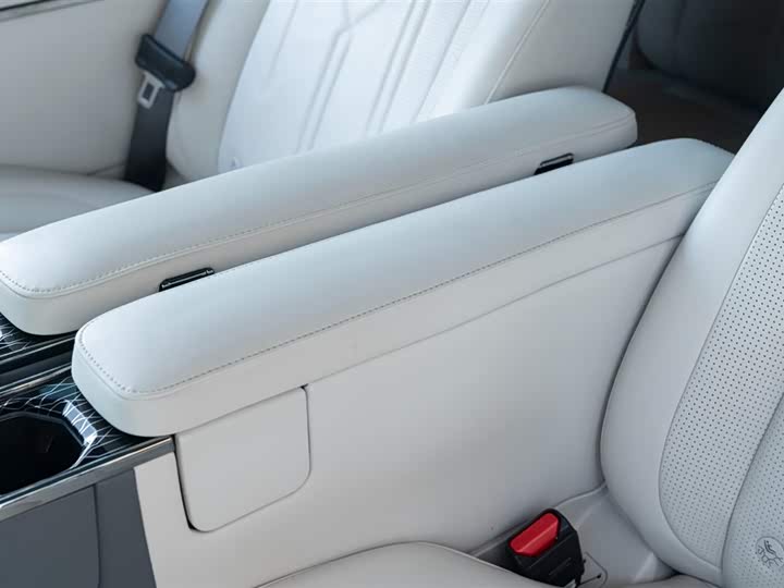 Фото 41 - Zeekr 009