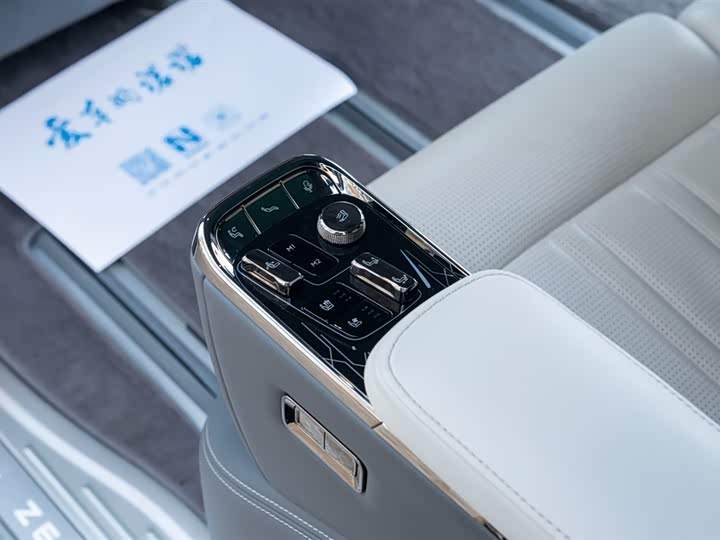 Фото 42 - Zeekr 009