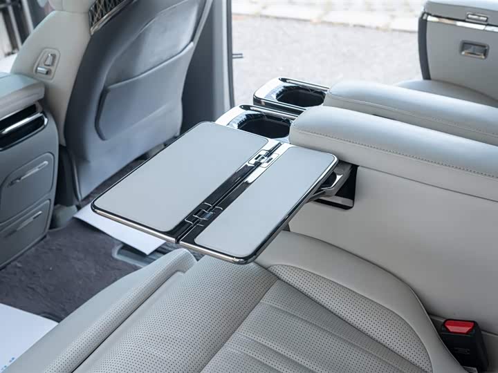 Фото 43 - Zeekr 009