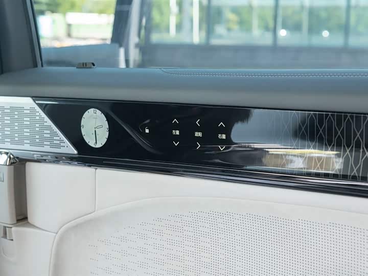 Фото 45 - Zeekr 009