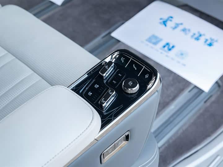 Фото 48 - Zeekr 009