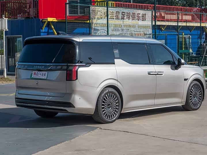 Фото 5 - Zeekr 009