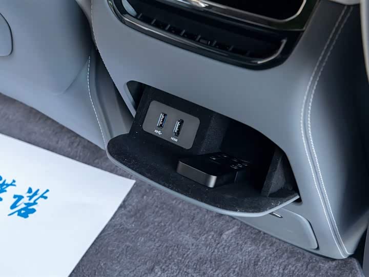 Фото 51 - Zeekr 009