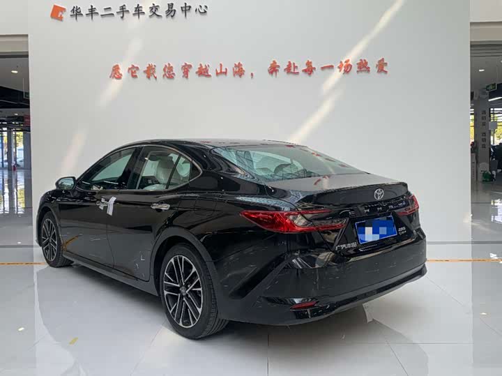 Фото 5 - Toyota Camry