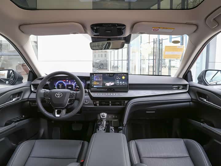 Фото 7 - Toyota Camry