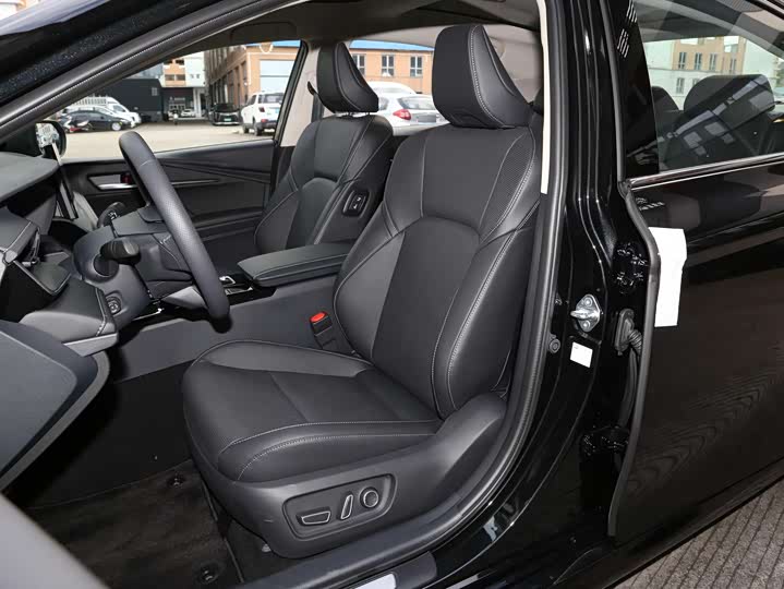 Фото 8 - Toyota Camry