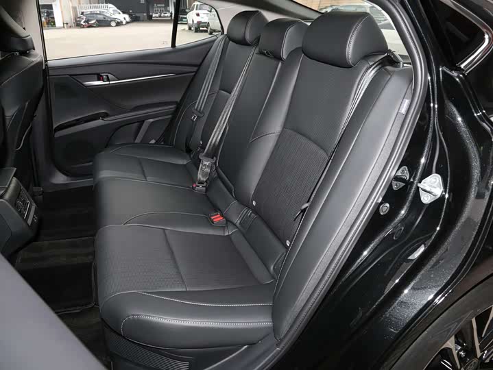 Фото 9 - Toyota Camry