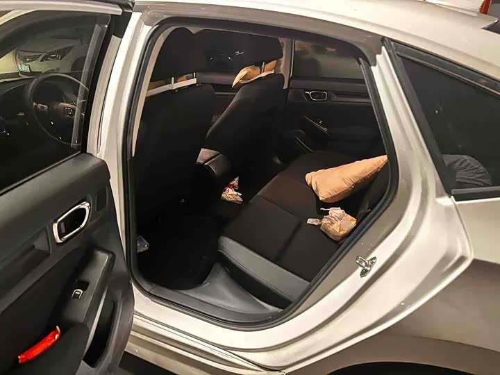 Фото 8 - Honda Civic