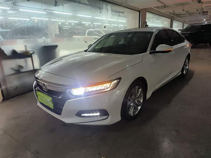 Фото 1 - Honda Accord
