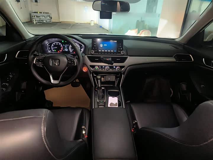 Фото 10 - Honda Accord