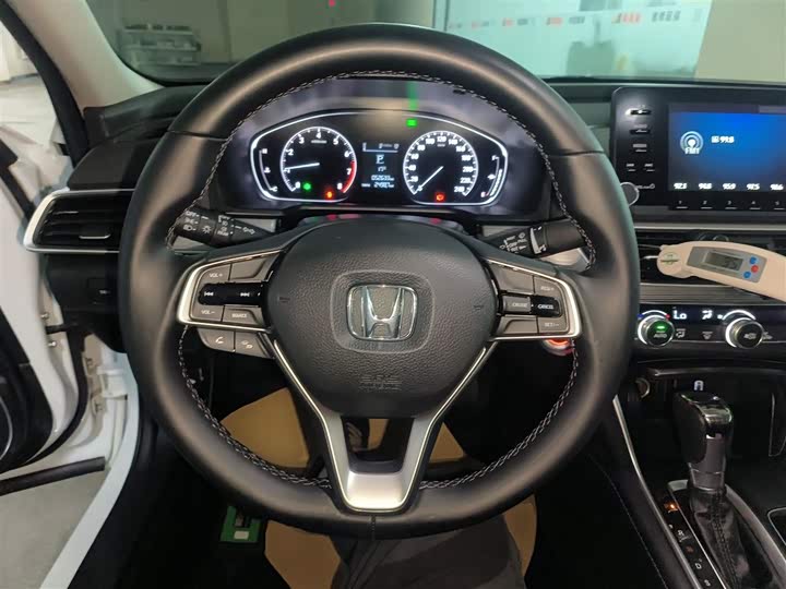 Фото 11 - Honda Accord