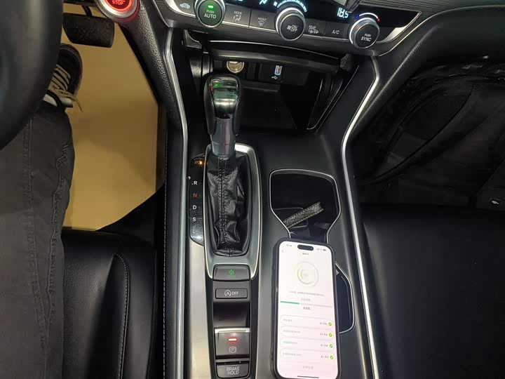 Фото 14 - Honda Accord