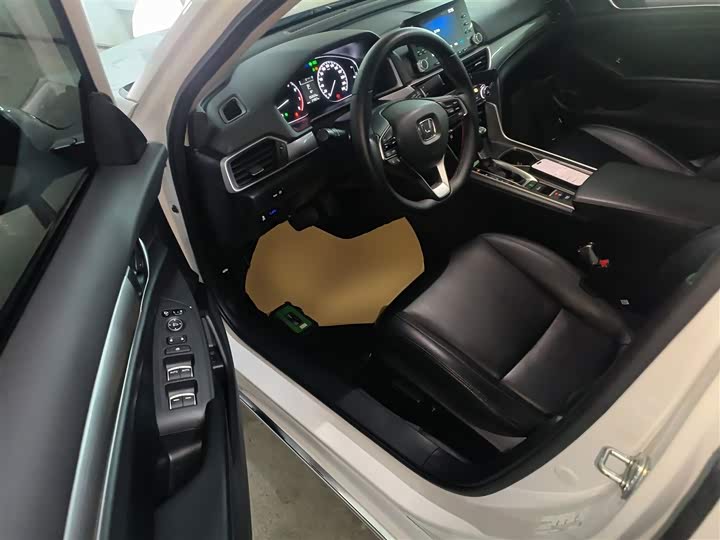 Фото 16 - Honda Accord