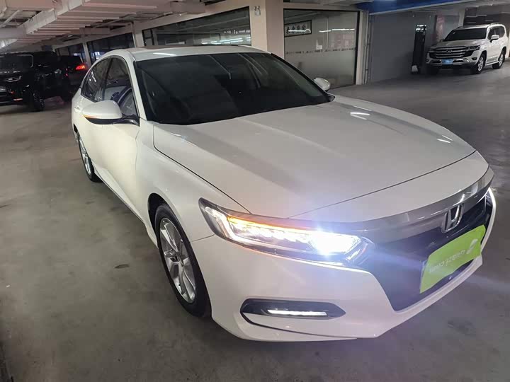 Фото 4 - Honda Accord