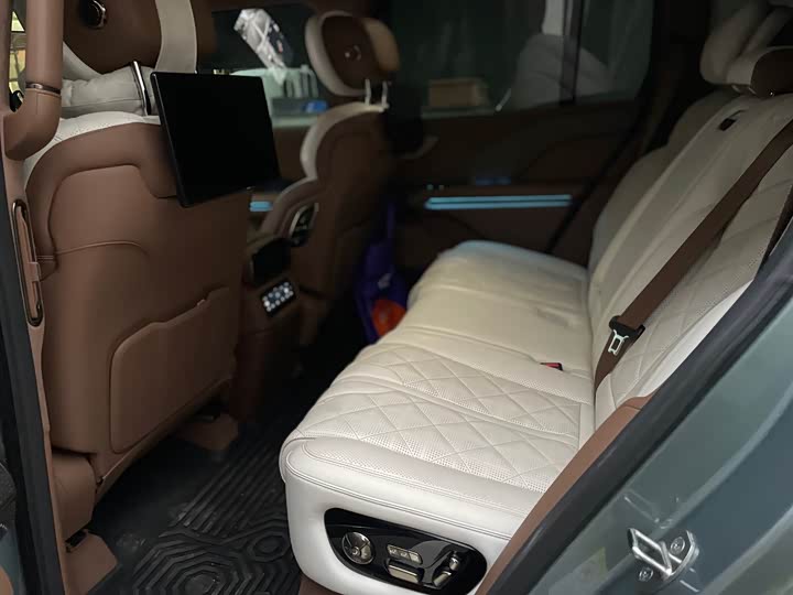 Фото 10 - BYD Yangwang U8