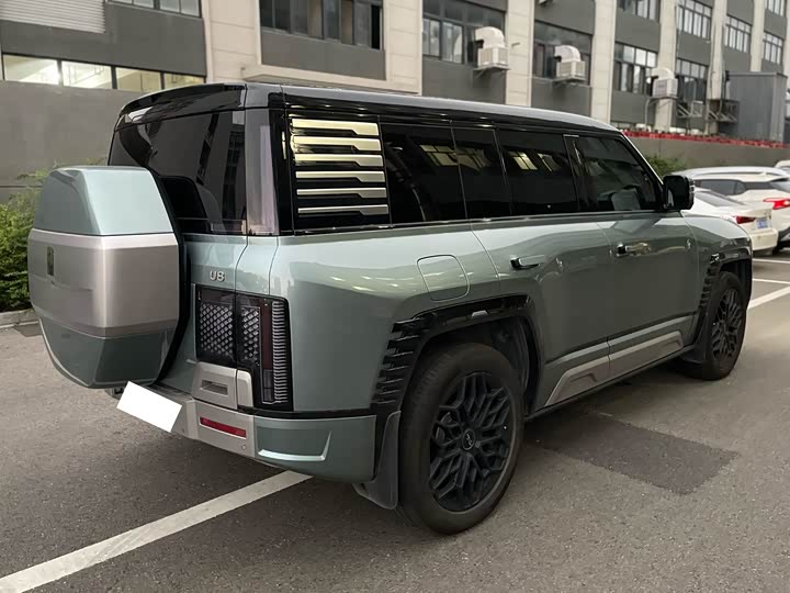 Фото 13 - BYD Yangwang U8