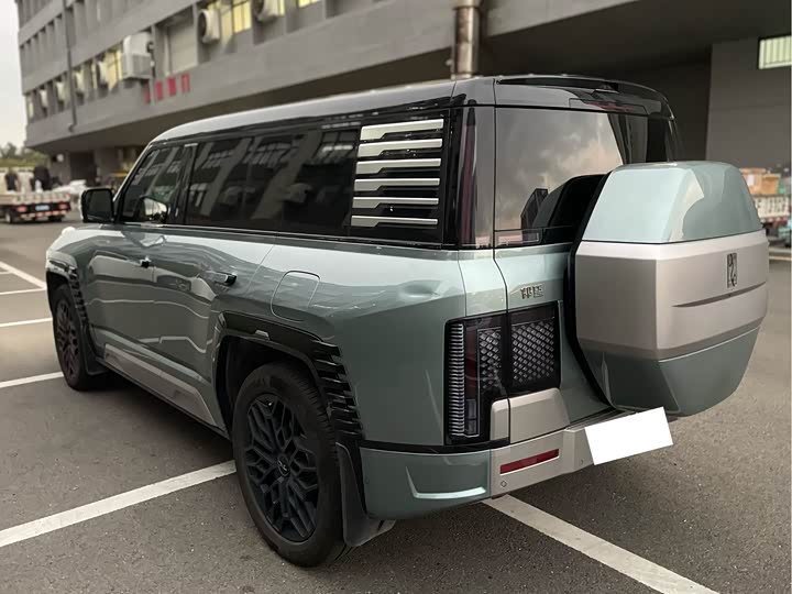 Фото 14 - BYD Yangwang U8