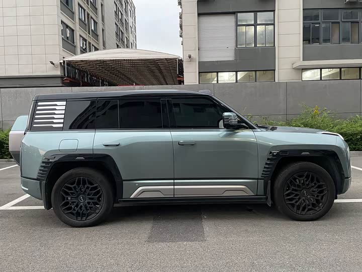 Фото 4 - BYD Yangwang U8