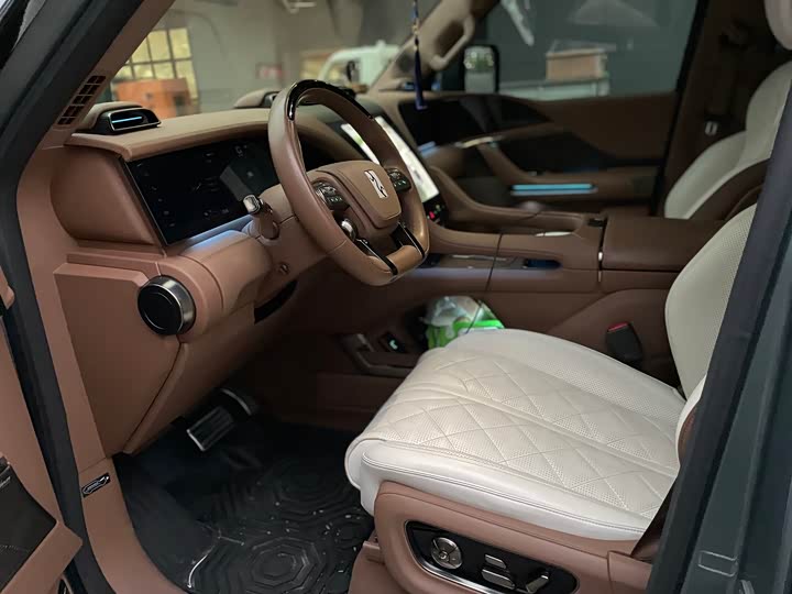 Фото 6 - BYD Yangwang U8