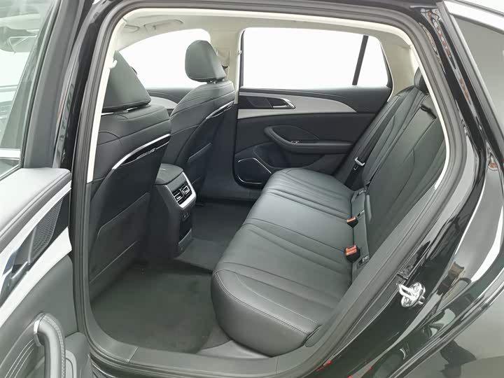 Фото 15 - Hongqi H5 Hybrid