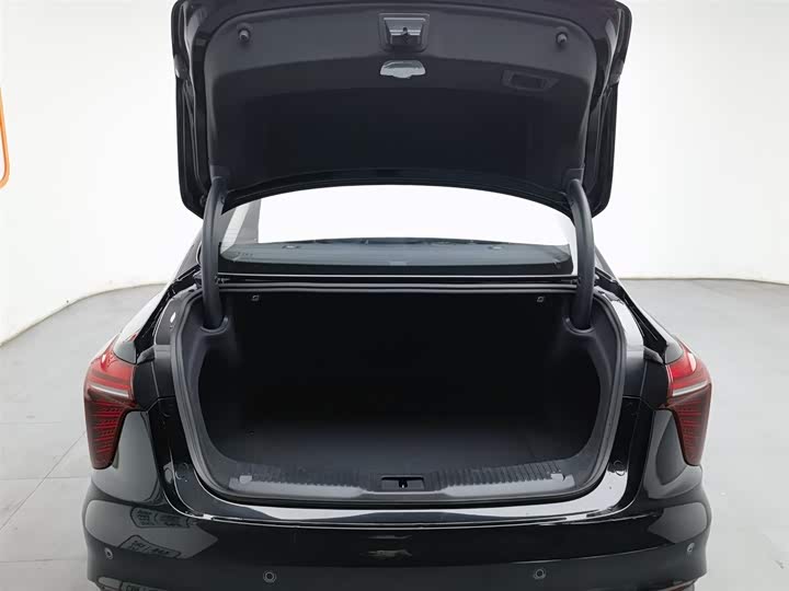 Фото 16 - Hongqi H5 Hybrid