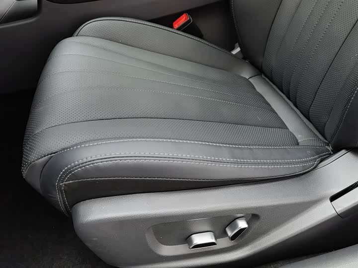 Фото 20 - Hongqi H5 Hybrid