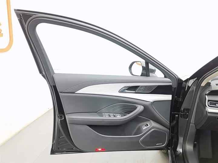 Фото 8 - Hongqi H5 Hybrid