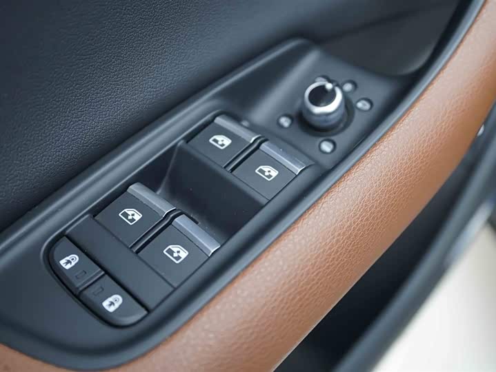 Фото 11 - Audi Q7