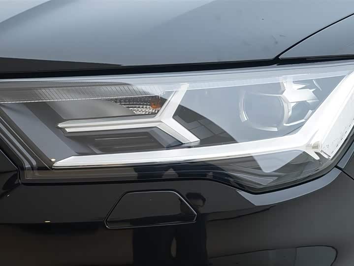 Фото 14 - Audi Q7