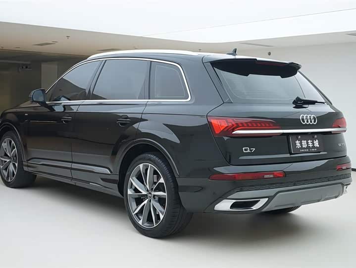 Фото 5 - Audi Q7