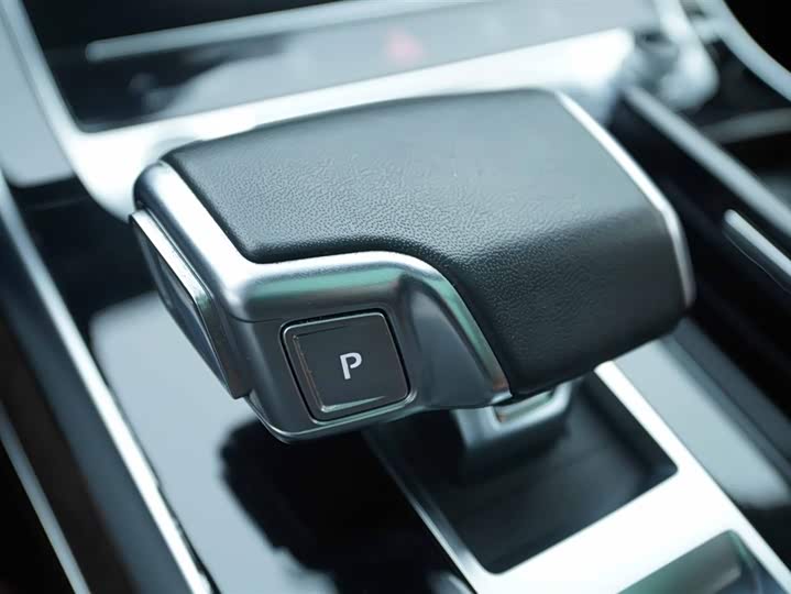 Фото 9 - Audi Q7