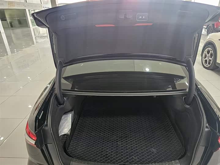 Фото 10 - Audi A6L