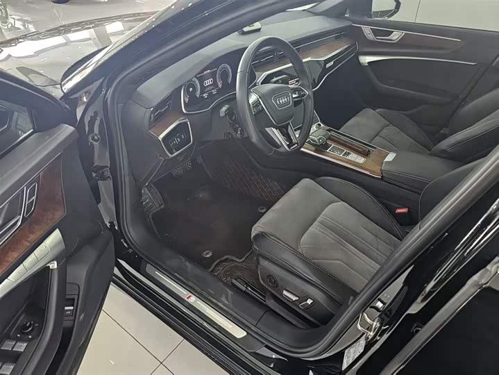 Фото 2 - Audi A6L