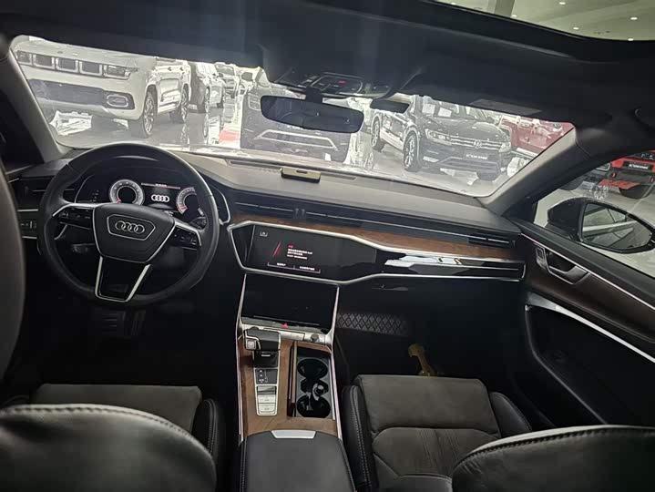 Фото 5 - Audi A6L