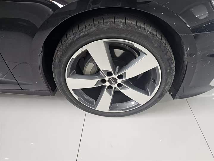 Фото 8 - Audi A6L