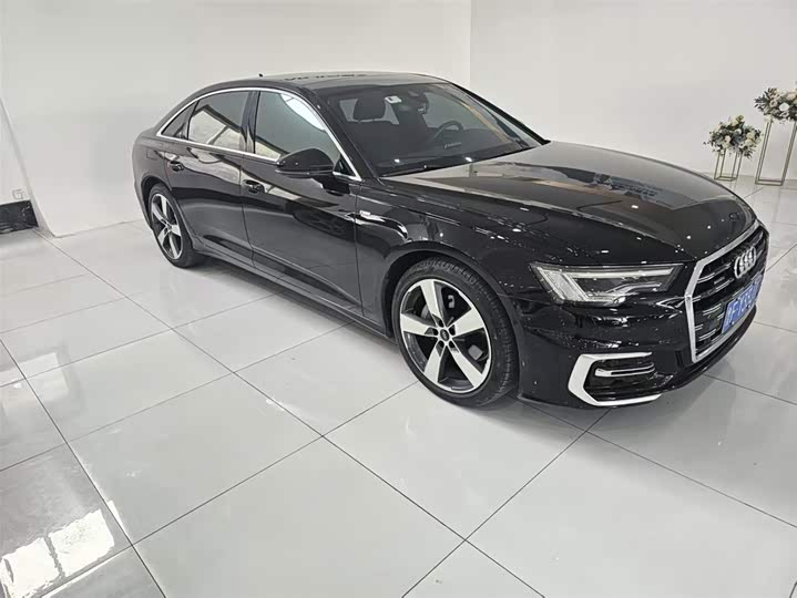 Фото 9 - Audi A6L