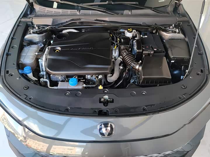 Фото 10 - Changan UNI-V