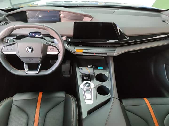 Фото 12 - Changan UNI-V