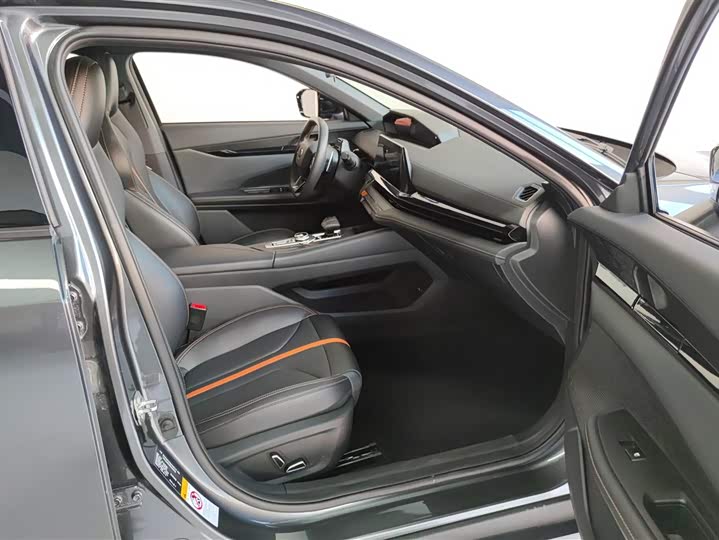 Фото 8 - Changan UNI-V