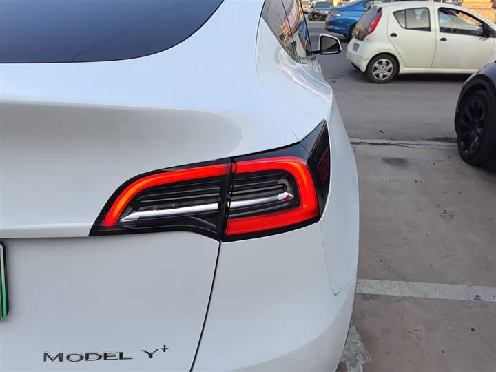 Фото 8 - Tesla Model Y