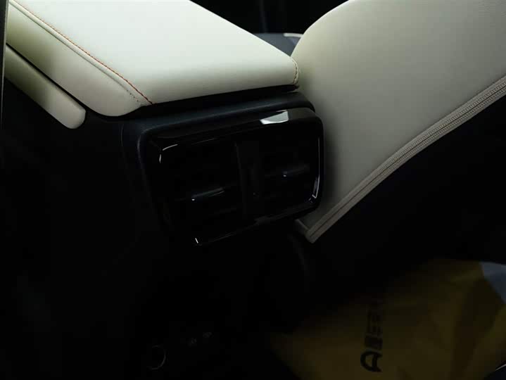 Фото 18 - Lexus NX