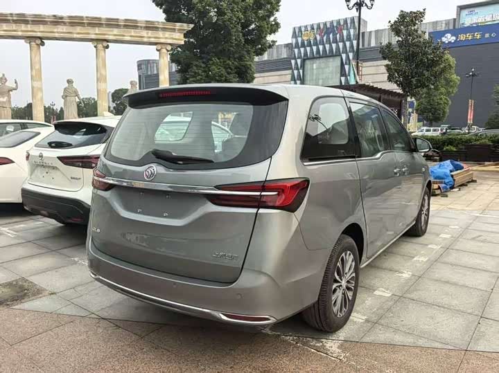 Фото 2 - Buick GL8 ES