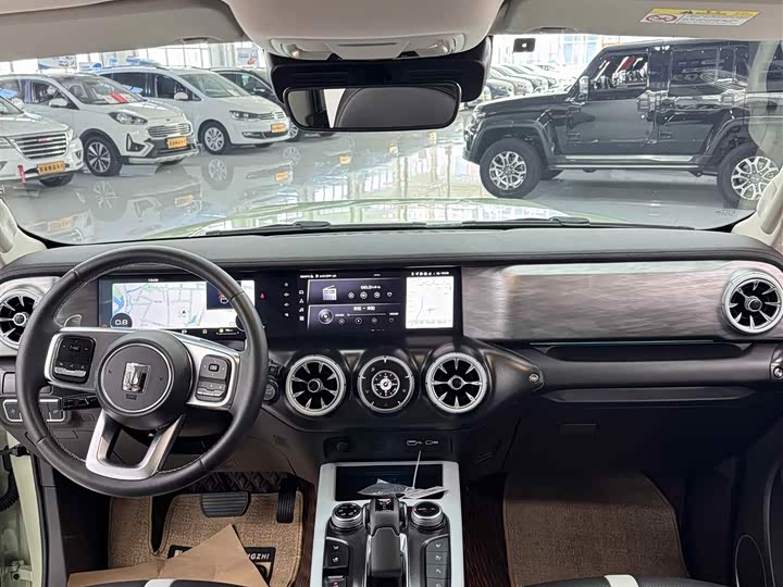 Фото 6 - Tank 300