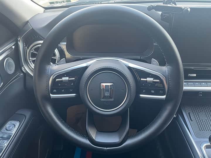 Фото 11 - Tank 400 Hybrid