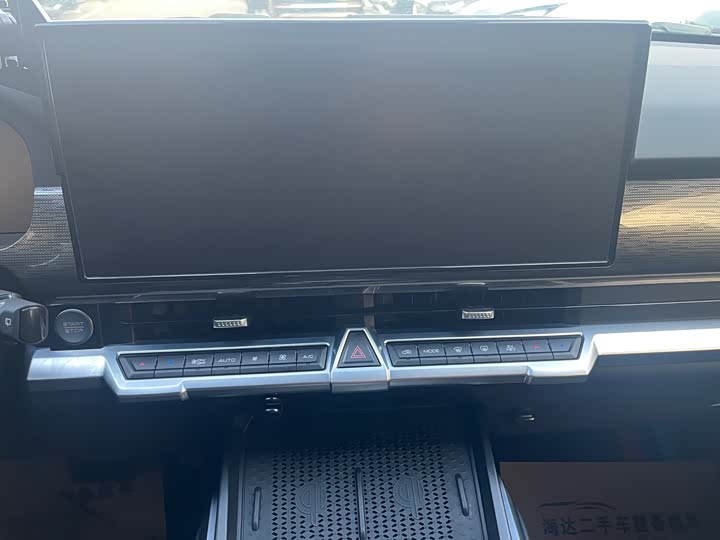 Фото 12 - Tank 400 Hybrid