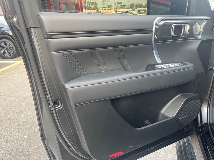 Фото 6 - Tank 400 Hybrid